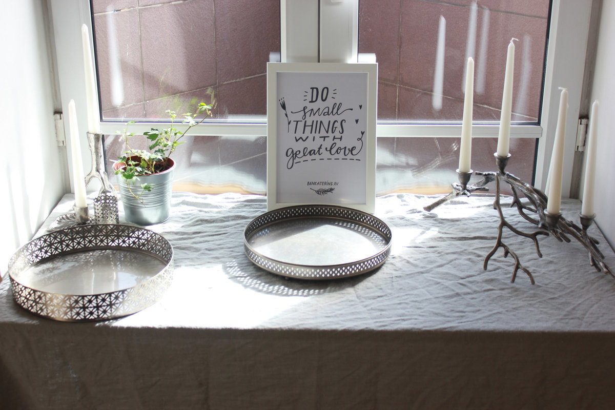Декор стола для свадебного фуршета: серебряный цвет